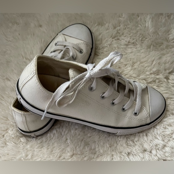 Converse All Star White Faux Leather Low Top Sneakers Size 3 Junior - Picture 1 of 11